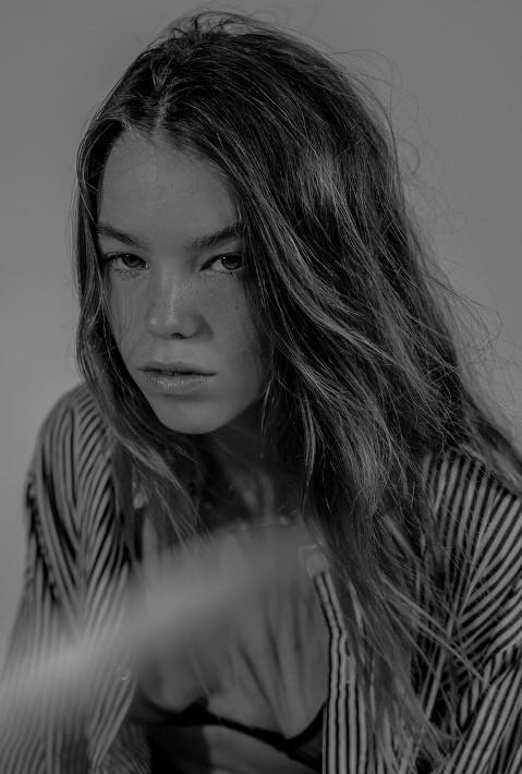 Горячие фотографии с актрисы Milly Alcock в прозрачной накидке и в нижнем белье. Горячие фотографии с актрисы Milly Alcock в прозрачной накидке и в нижнем белье.