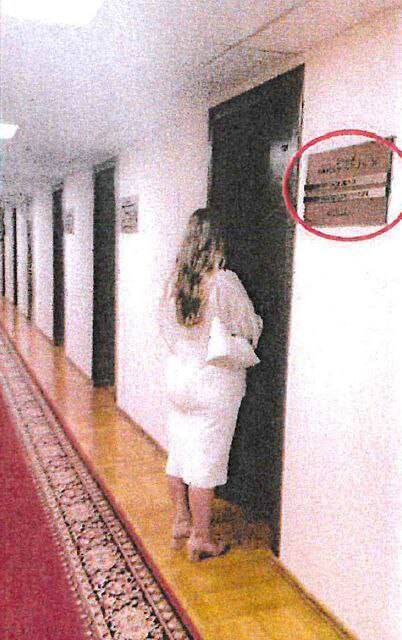 Так же ТГ каналы показали пруфы (правда плохого качества) на которых видно, что Диана заходит в кабинет к Парфёнову. Так же ТГ каналы показали пруфы (правда плохого качества) на которых видно, что Диана заходит в кабинет к Парфёнову.