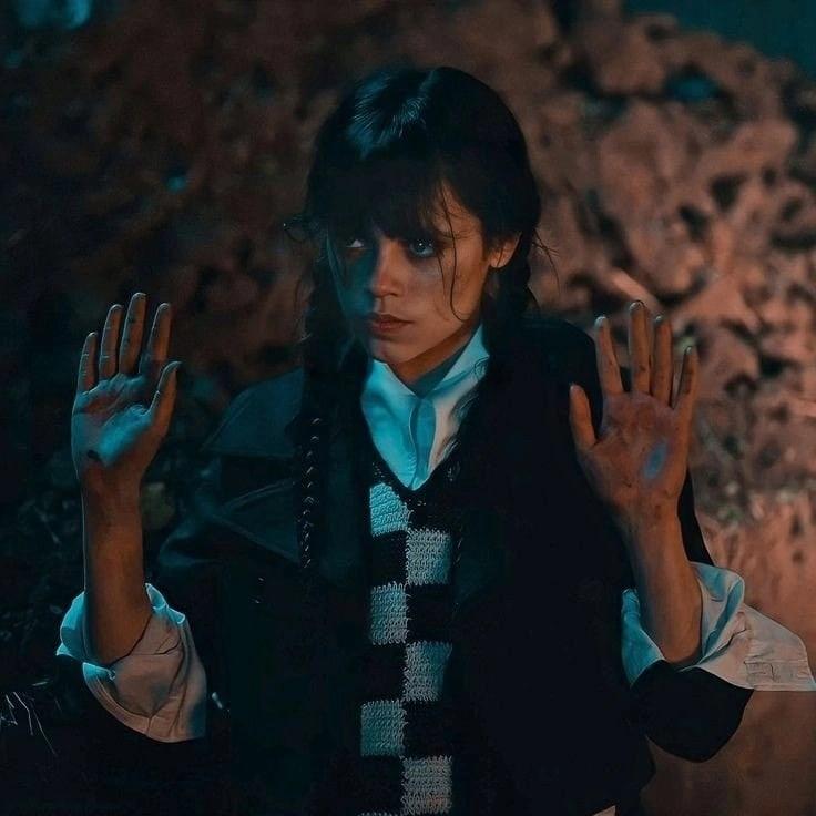 Настоящее имя: Дженна Ортега (Jenna Ortega). День рождения: 2002 г. 27 сентября.