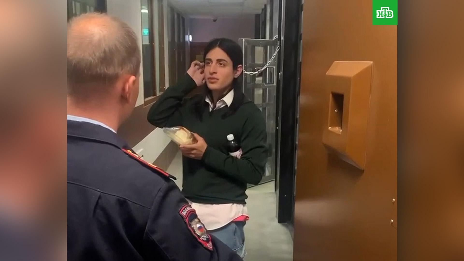 Хилми на судебном процессе. Хилми на судебном процессе.