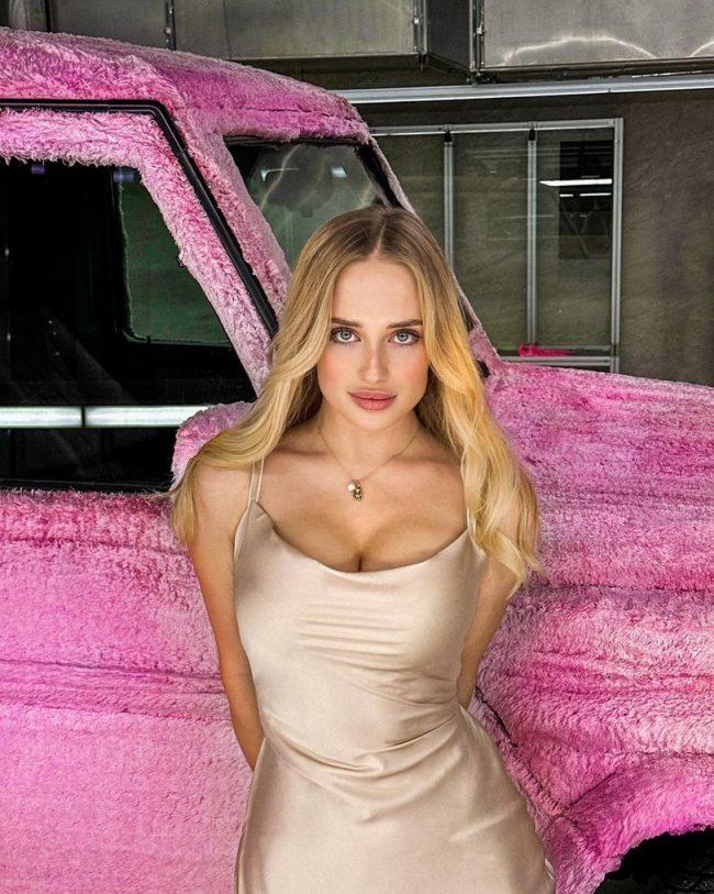 Голая блонди драйв. Голая блонди драйв.