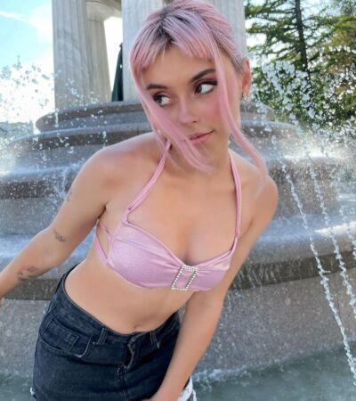 Дора с розовыми волосами в лифчике слив фотографий 2022.