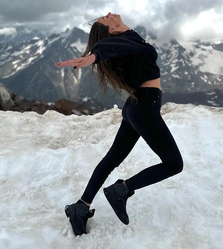 Зимнее фото с Татьяной в горах. Зимнее фото с Татьяной в горах.