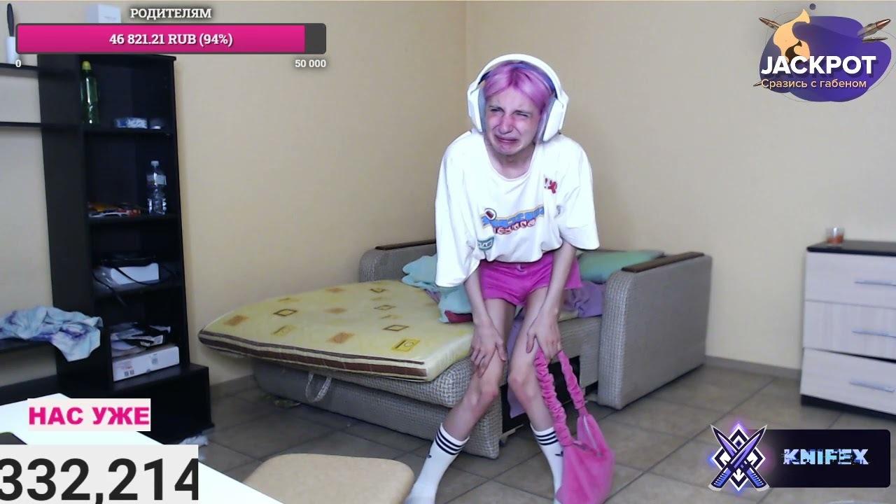 Даша корейка с розовыми волосами Даша корейка с розовыми волосами