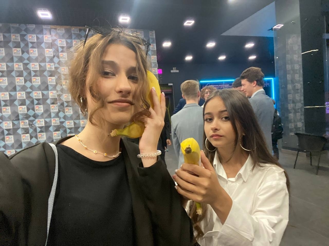 Анастасия Семенюк больше известна как Полина из сериала ШГШ. Анастасия Семенюк больше известна как Полина из сериала ШГШ.