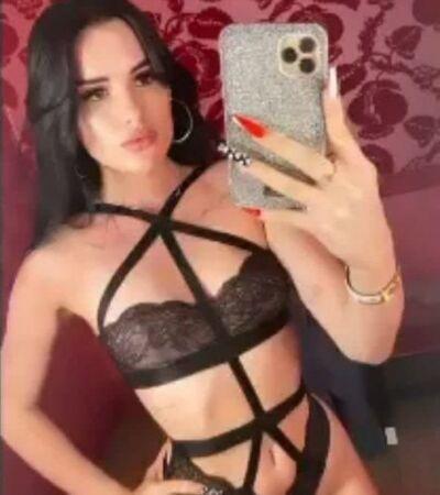 30 слитых фото голой Карины Аракелян. Также есть подборка эротических фото блогерши в нижнем белье и в открытом купальнике.