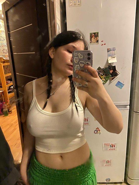 Молодая тик-токерша давно поняла простой способ заработка- завести собственный приват и начать продавать откровенные фото. Молодая тик-токерша давно поняла простой способ заработка- завести собственный приват и начать продавать откровенные фото.