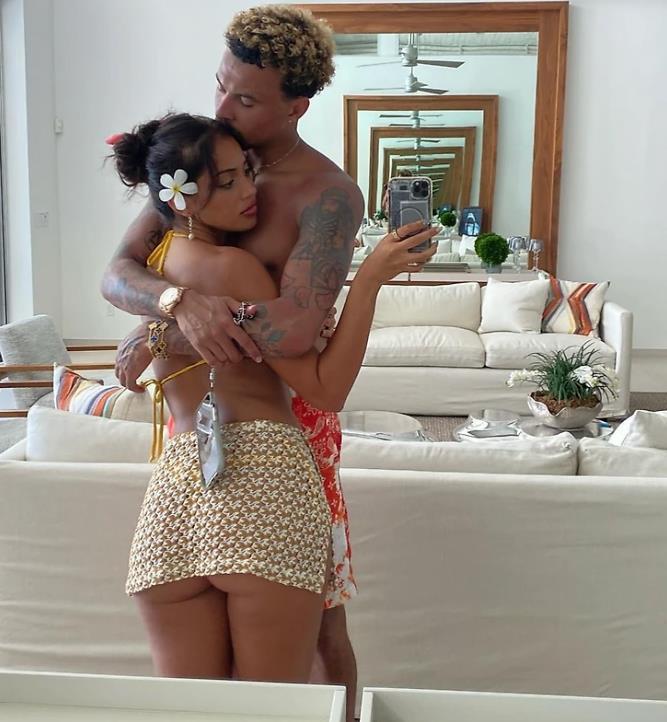 Откровенные фотки Дели и Синди в полуголом виде. Откровенные фотки Дели и Синди в полуголом виде.