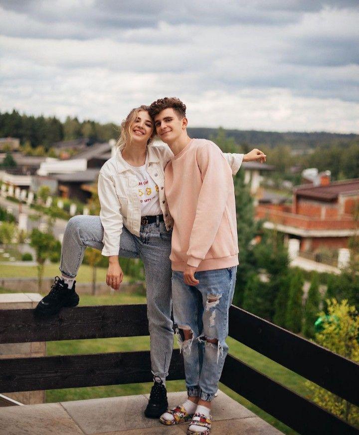 Милый совместный снимок Ани и Артура на крыши дома.