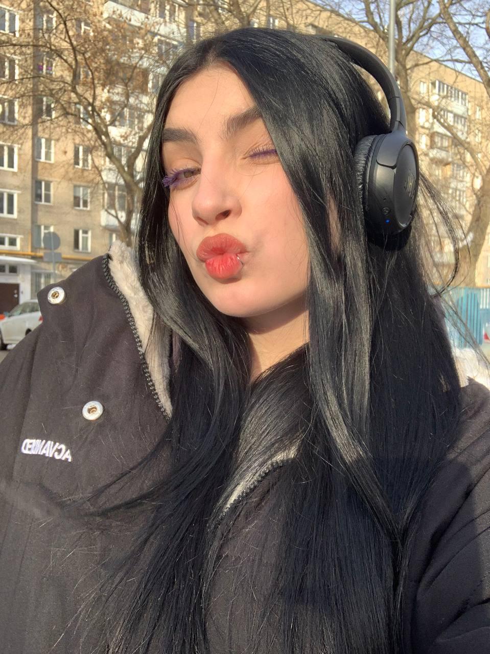 Воздушный поцелуй от бусинки.