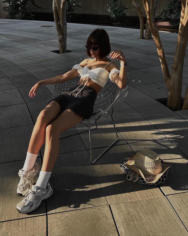 Жизненные летние снимки Маргариты Галич в короткой мини юбке. Жизненные летние снимки Маргариты Галич в короткой мини юбке.