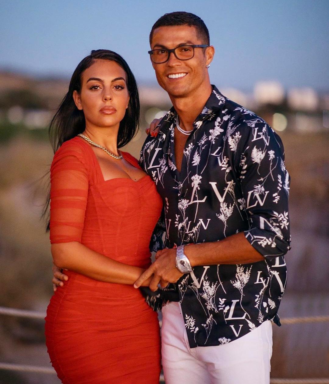 Фото Роналду и Джорджина Родригес. Фото Роналду и Джорджина Родригес.