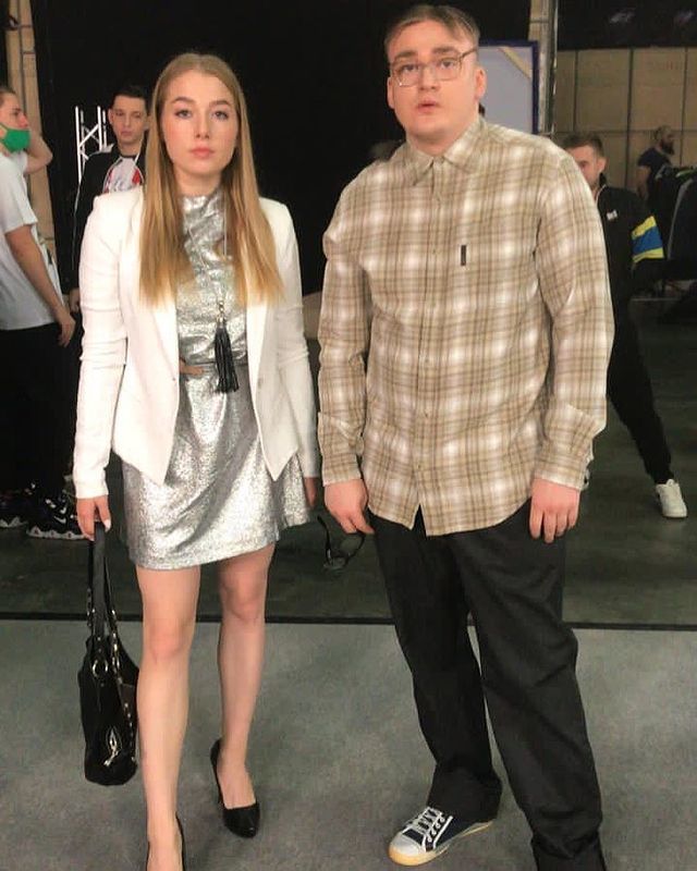 Смешное совместное фото Вяликовой с Алексеем Шальновым. Смешное совместное фото Вяликовой с Алексеем Шальновым.