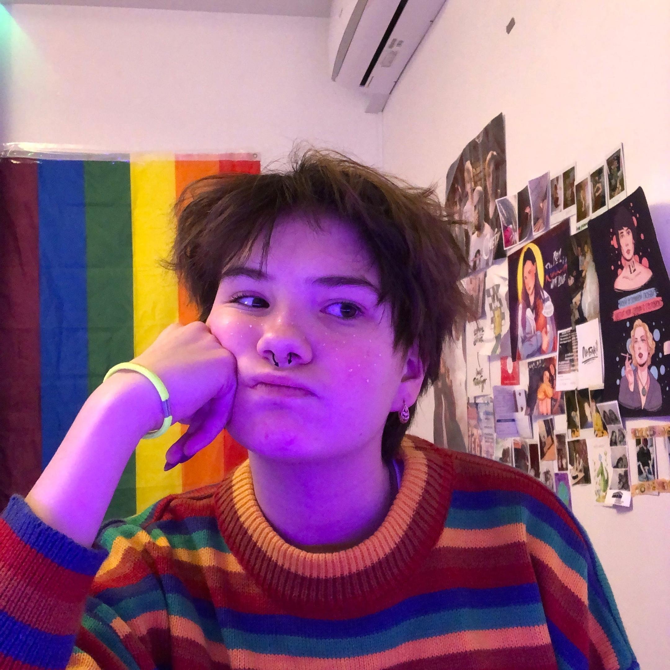 Домашний снимок vakuolly с естественными волосами. Домашний снимок vakuolly с естественными волосами.