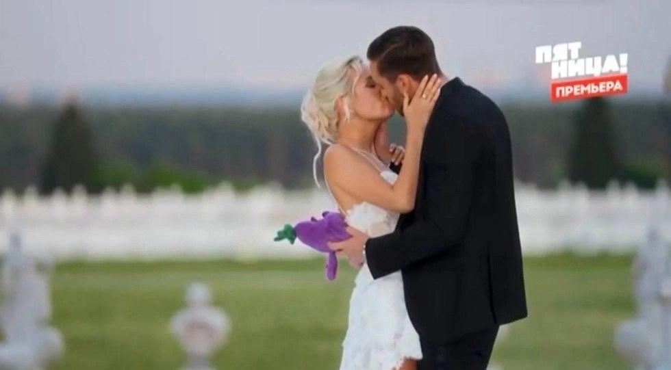 Клава Кока и Александр Поверин (Слив 30 горячих фото) Клава Кока и Александр Поверин (Слив 30 горячих фото)