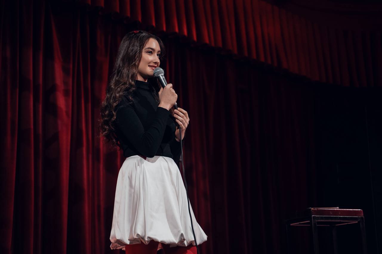 Снимки с выступлений на стендап концертах. Снимки с выступлений на стендап концертах.