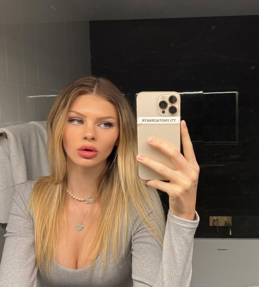 Тощая нимфоманка Mila Sobolov Тощая нимфоманка Mila Sobolov