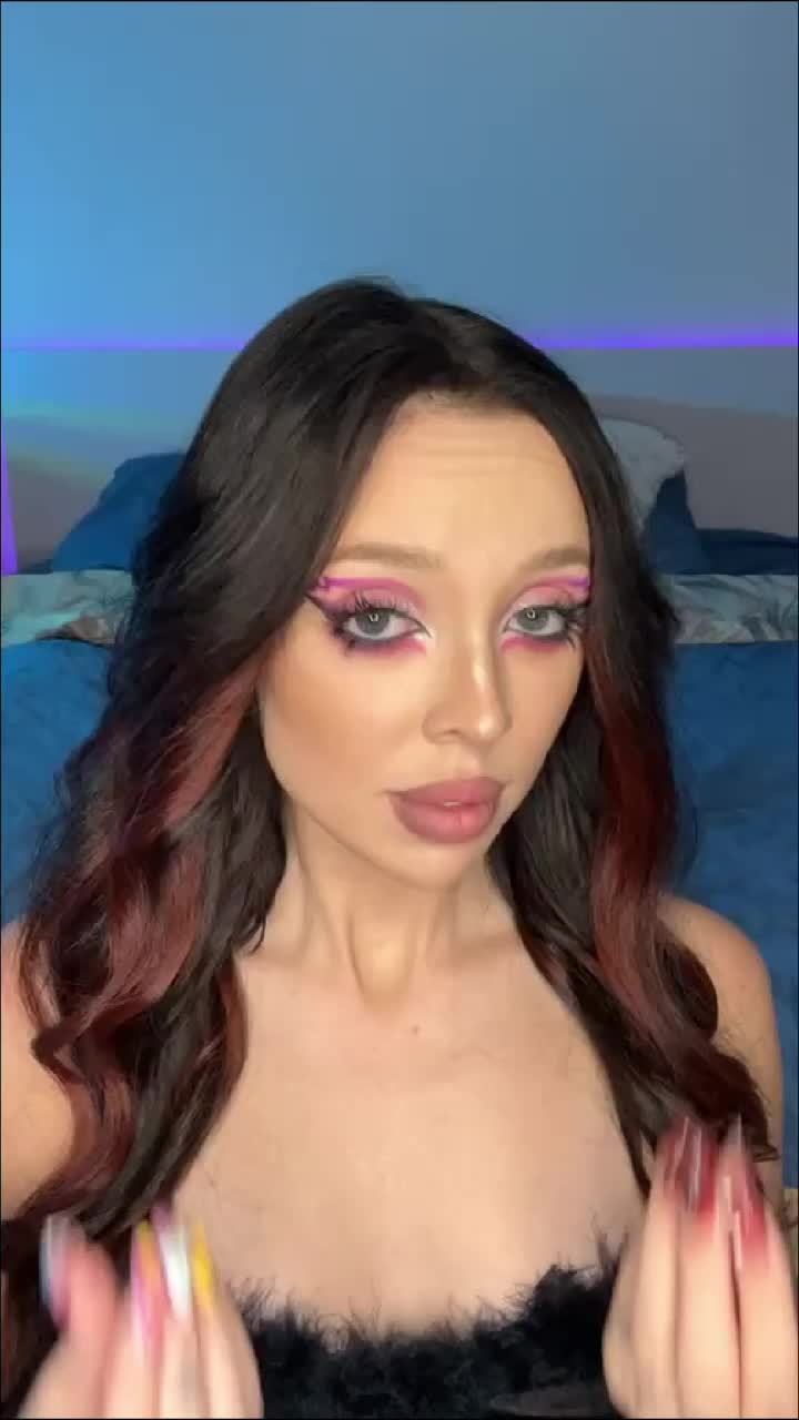 Голая Фросик фрося спалила свою голую жопу