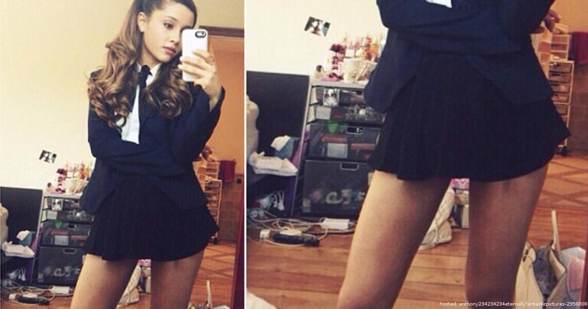 Селфи в примерочной, Девочки в примерочной, Подруги селфи в примерочной.