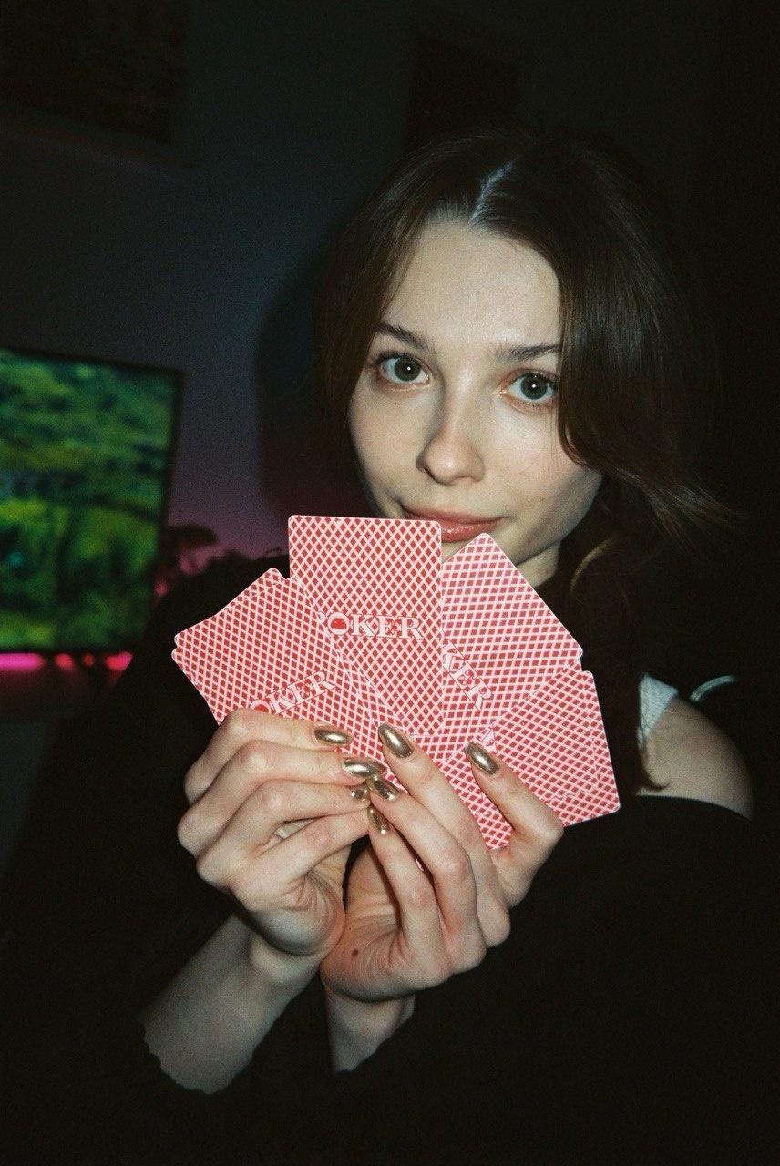 Фото f639olya с картами в рука. Фото f639olya с картами в рука.