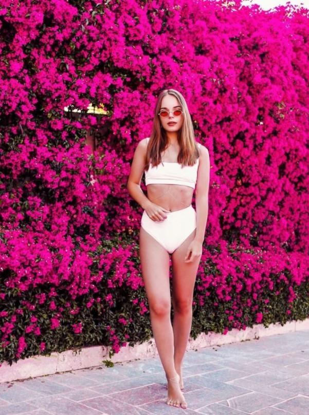 Саша Спилберг слив фото голы. Саша Спилберг слив фото голы.