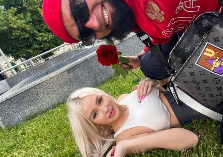 Вика Страус занялась блогерской деятельностью и радует общественность откровенными фото. Вика Страус занялась блогерской деятельностью и радует общественность откровенными фото.