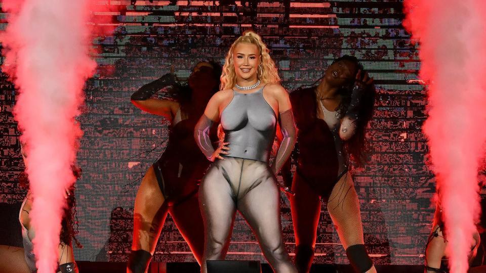 Известно также, что рост красотки 173 см.