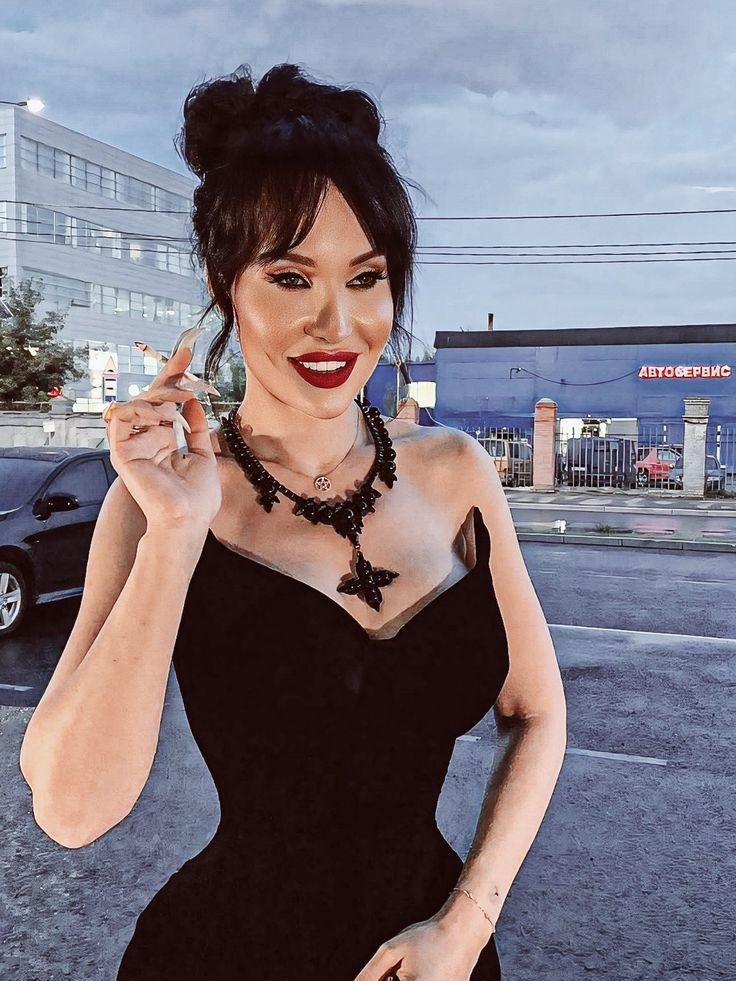 Шикарная "милфа" Ольга Якубович в вечерне платье. Шикарная "милфа" Ольга Якубович в вечерне платье.