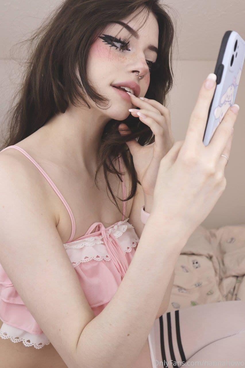 Настоящее имя Hannahowo — Ханна Кейбл. Настоящее имя Hannahowo — Ханна Кейбл.