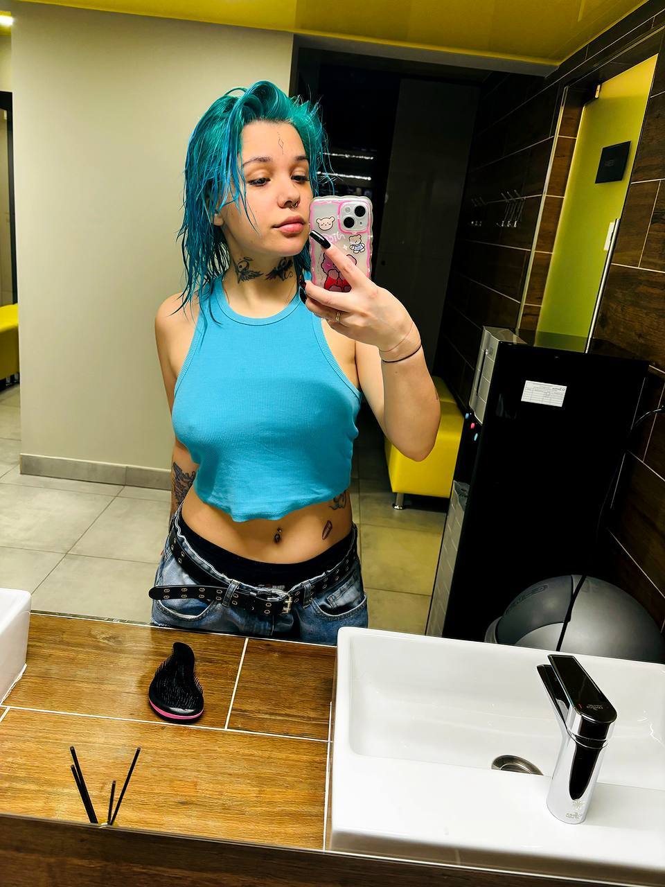 Сексуальное селфи kanima слитое из канала на Бусти. Сексуальное селфи kanima слитое из канала на Бусти.