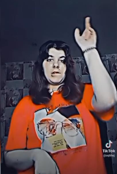 Свежий слив Лизы Фаркаш. Свежий слив Лизы Фаркаш.