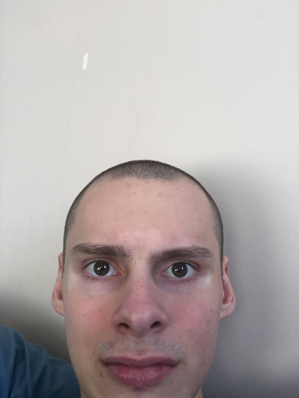 А на этом снимке m4kx1m2003 подстригся налысо. А на этом снимке m4kx1m2003 подстригся налысо.