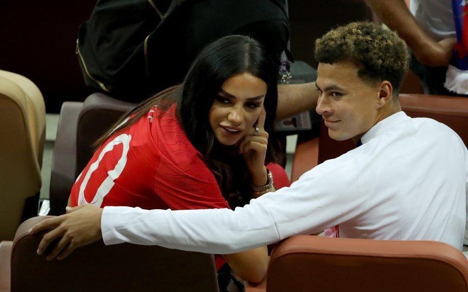 Снимок на котором Руби Мэй и Дели Алли засняли на футбольном матче. Снимок на котором Руби Мэй и Дели Алли засняли на футбольном матче.