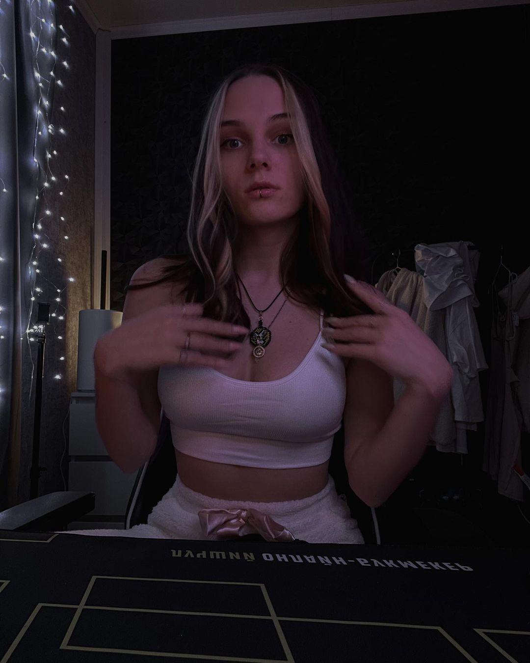 Известная русская стримерша — Лерон Барон, слив boosty которой выложен в тг, родилась 25 февраля. Известная русская стримерша — Лерон Барон, слив boosty которой выложен в тг, родилась 25 февраля.