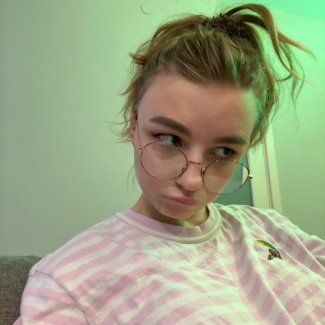 Яна Зенина – успешная белоруска блогерша, которая известна не только в своей родной стране, но и далеко за ее пределами. Яна Зенина – успешная белоруска блогерша, которая известна не только в своей родной стране, но и далеко за ее пределами.