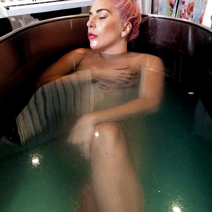 Леди Гага в ванне со льдом, Леди Гага слив.