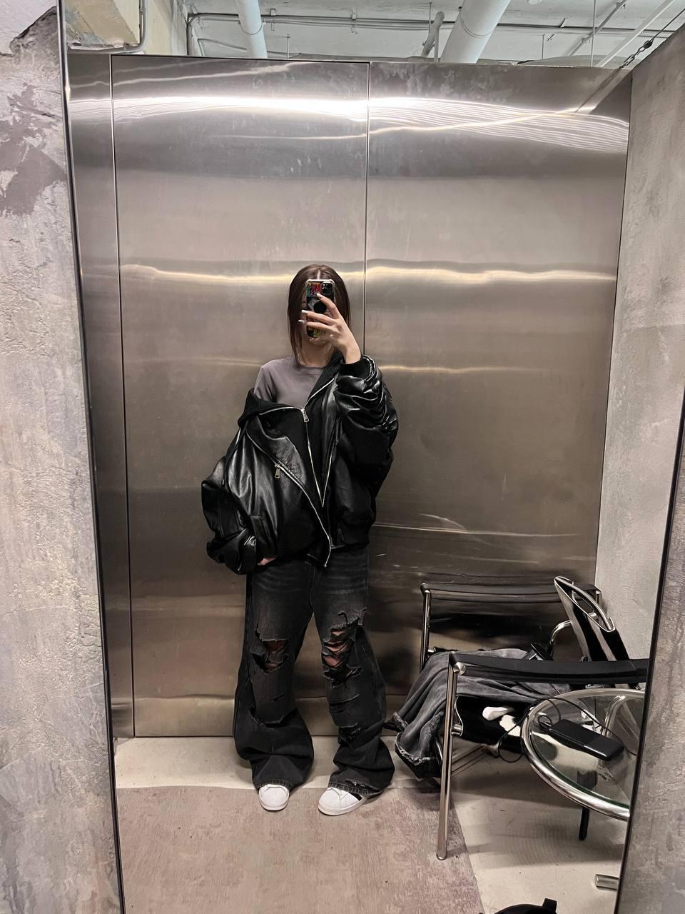 Новые снимки 2024 года в лифте. Новые снимки 2024 года в лифте.