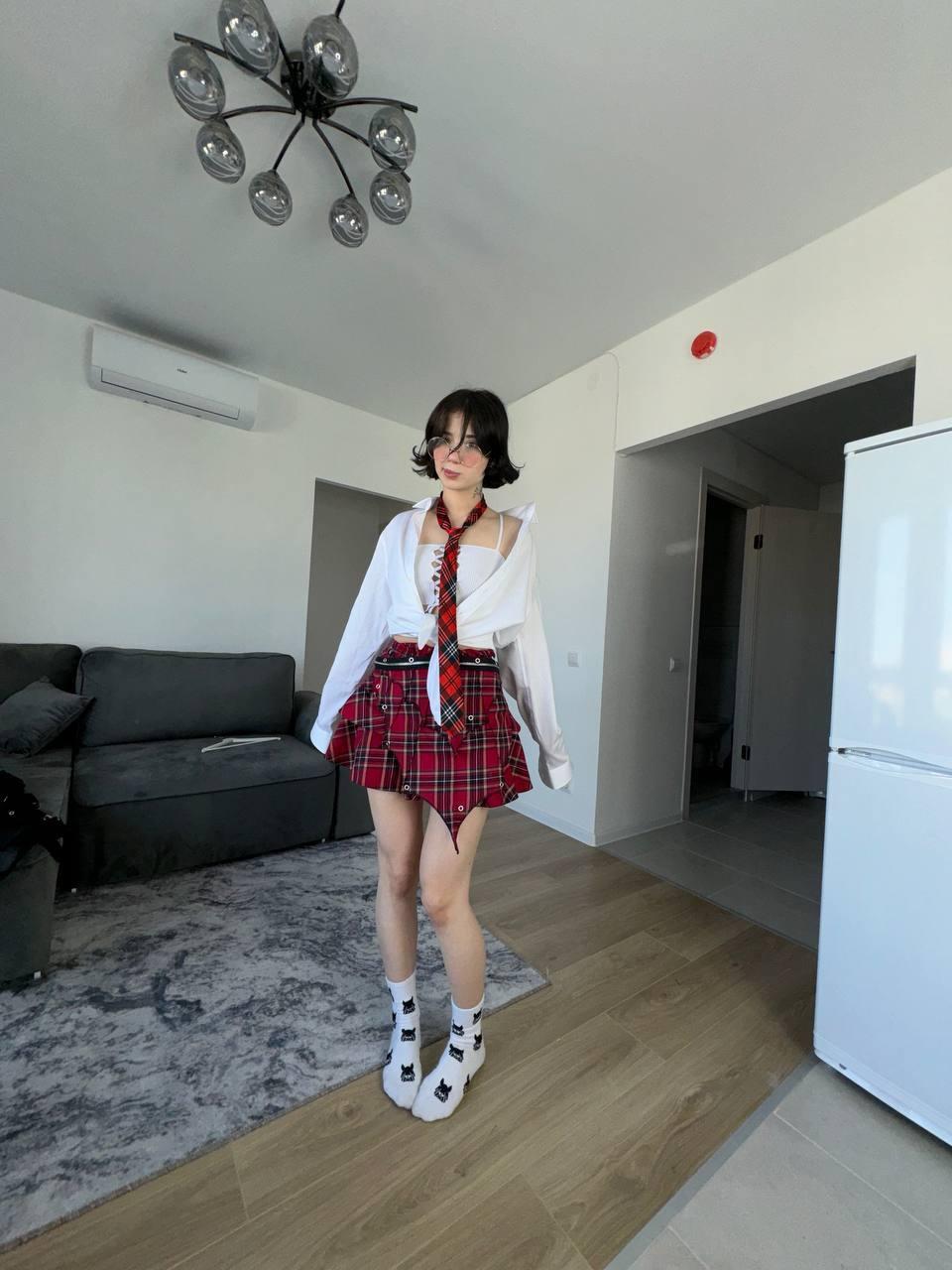 Ещё один кадр от Исы в образе школьницы.