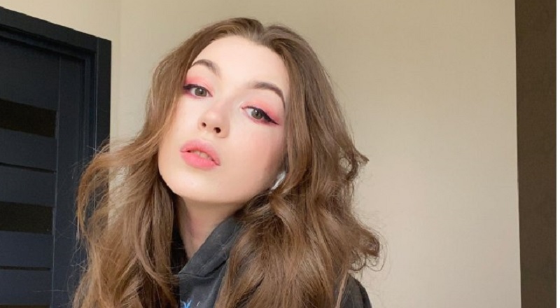 Charming Girl - известная Онлифанс модель с шикарными формами по имени Милана. Charming Girl - известная Онлифанс модель с шикарными формами по имени Милана.