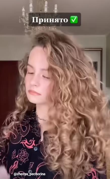 Скриншоты кудрявой из ютуба.