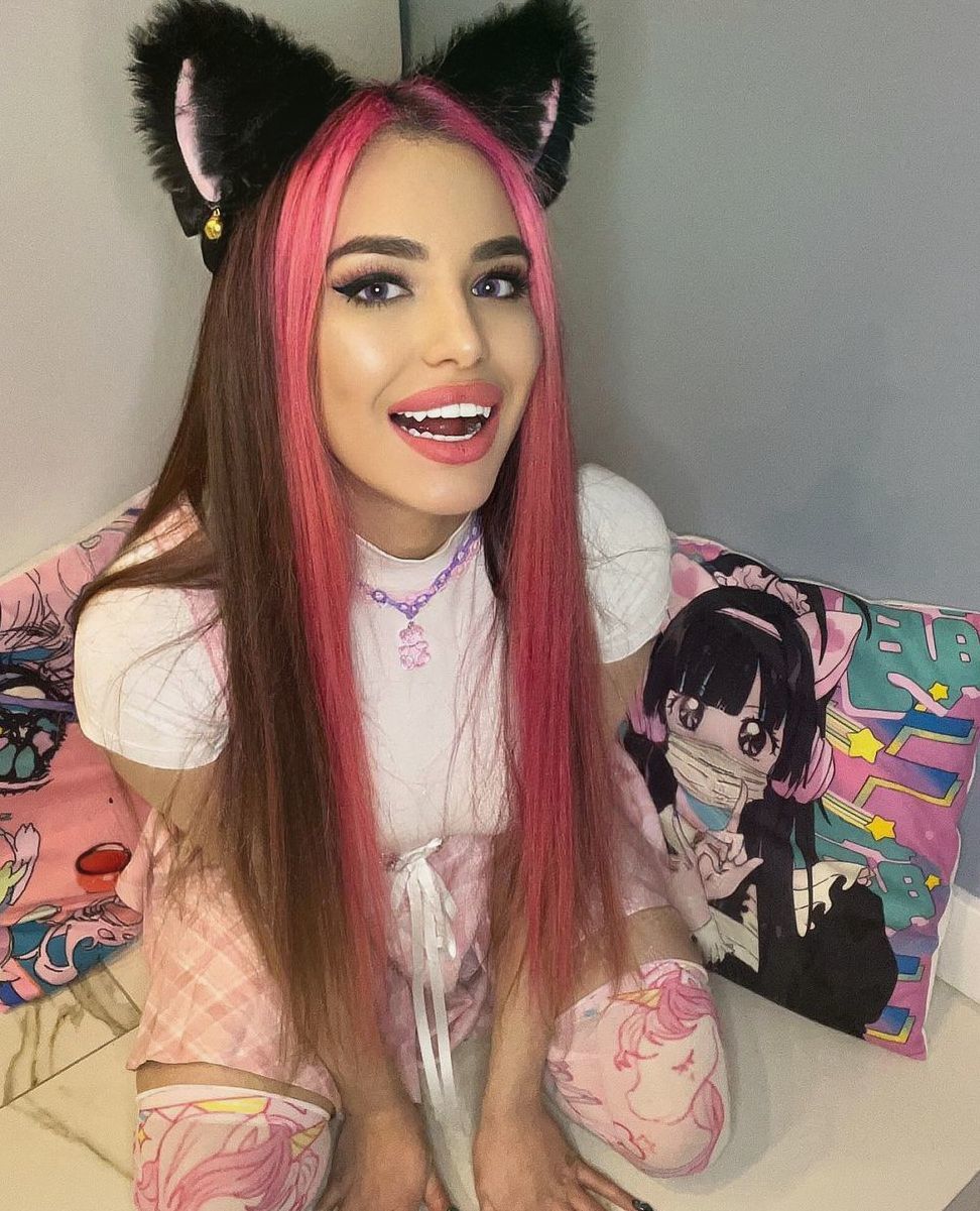 Девушке всего 24 года, она обладает стройной фигурой, карими глазами, тип внешности красотки — метиска. Девушке всего 24 года, она обладает стройной фигурой, карими глазами, тип внешности красотки — метиска.