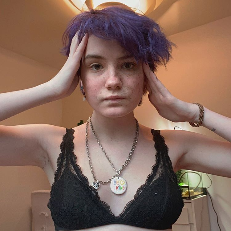 Ещё один откровенный домашний снимок Оли "Тыквы" в чёрном бюстгальтере. Ещё один откровенный домашний снимок Оли "Тыквы" в чёрном бюстгальтере.