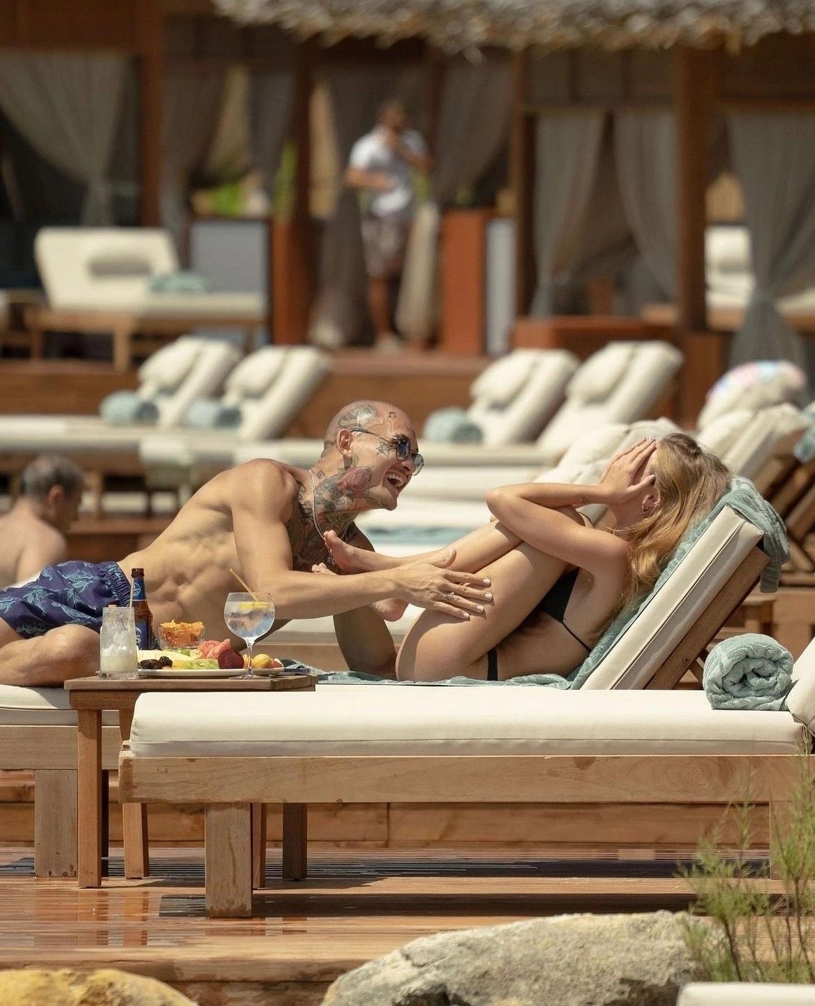 На канале Моргенштерна вышел рекламный ролик приложения для знакомств. На канале Моргенштерна вышел рекламный ролик приложения для знакомств.