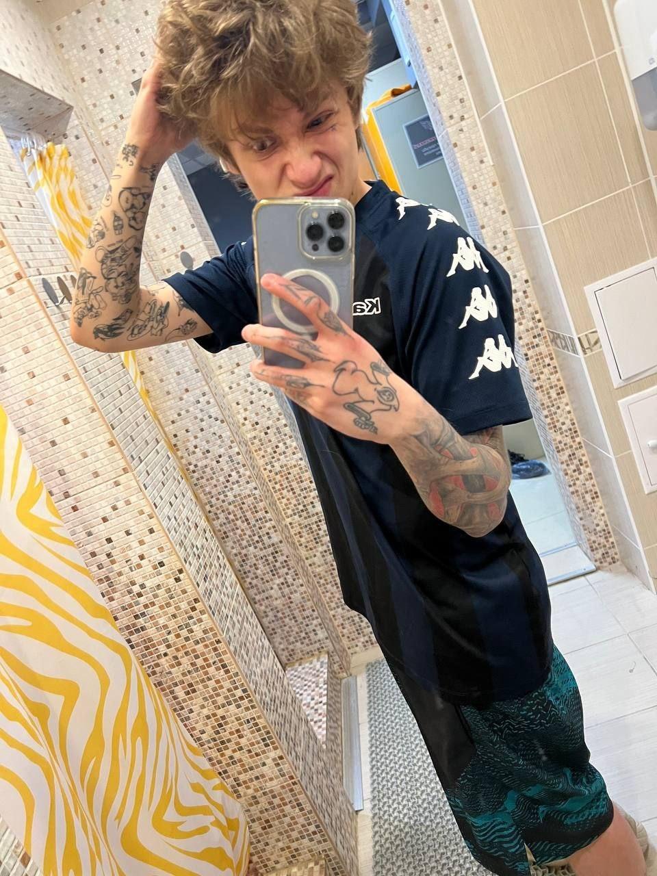 Смешные фотки от Ураган Хокаге с рука в татухах.