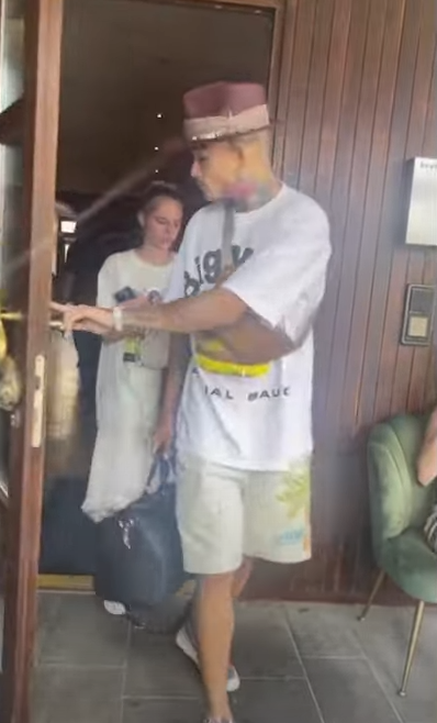 Надо сказать, что те, кто был увлечен ТикТоком, хорошо знают Лизу и в компании Моргена. Надо сказать, что те, кто был увлечен ТикТоком, хорошо знают Лизу и в компании Моргена.