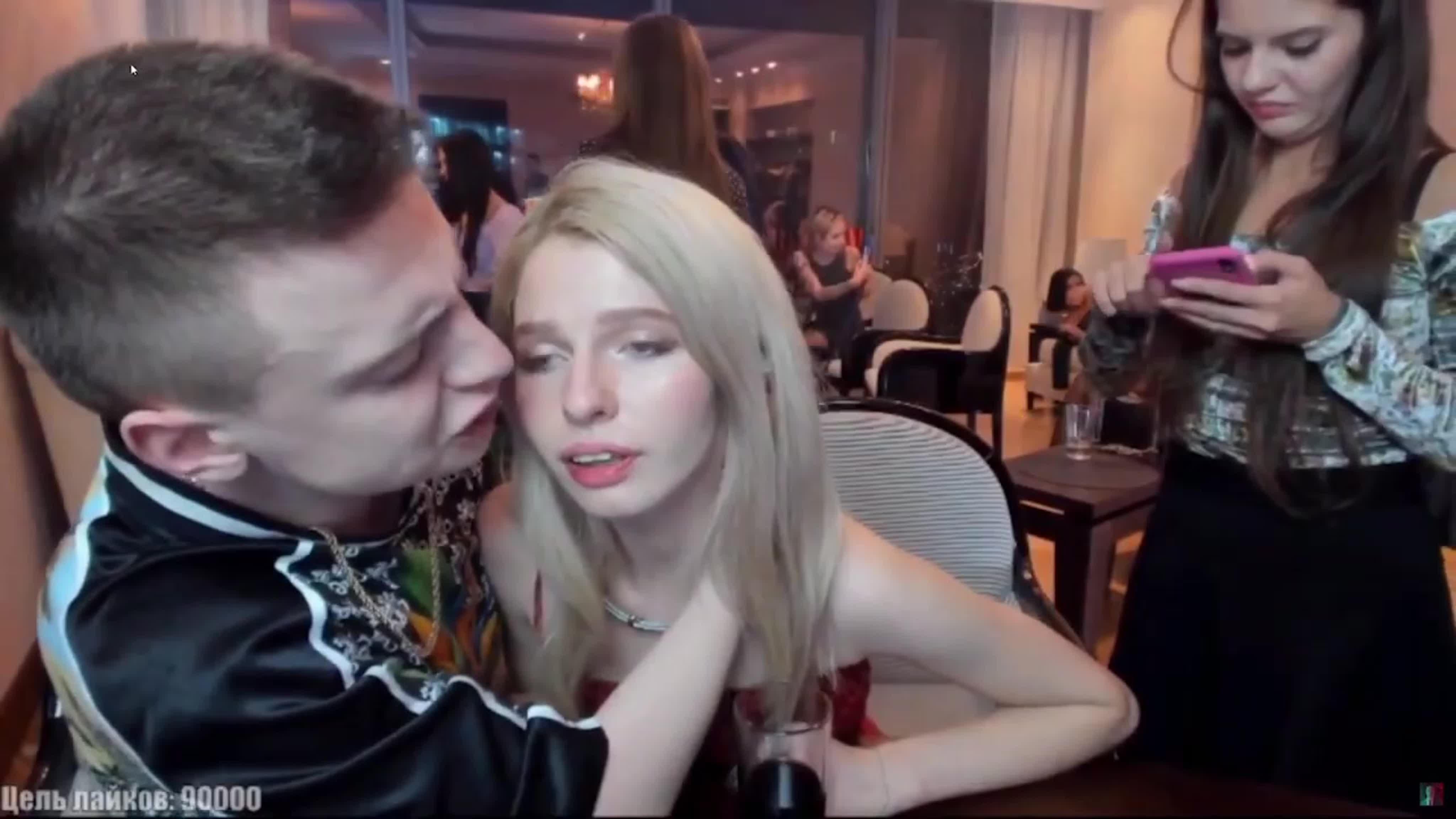 Алёна Ефремова стрим с MELLSTROY Алёна Ефремова стрим с MELLSTROY