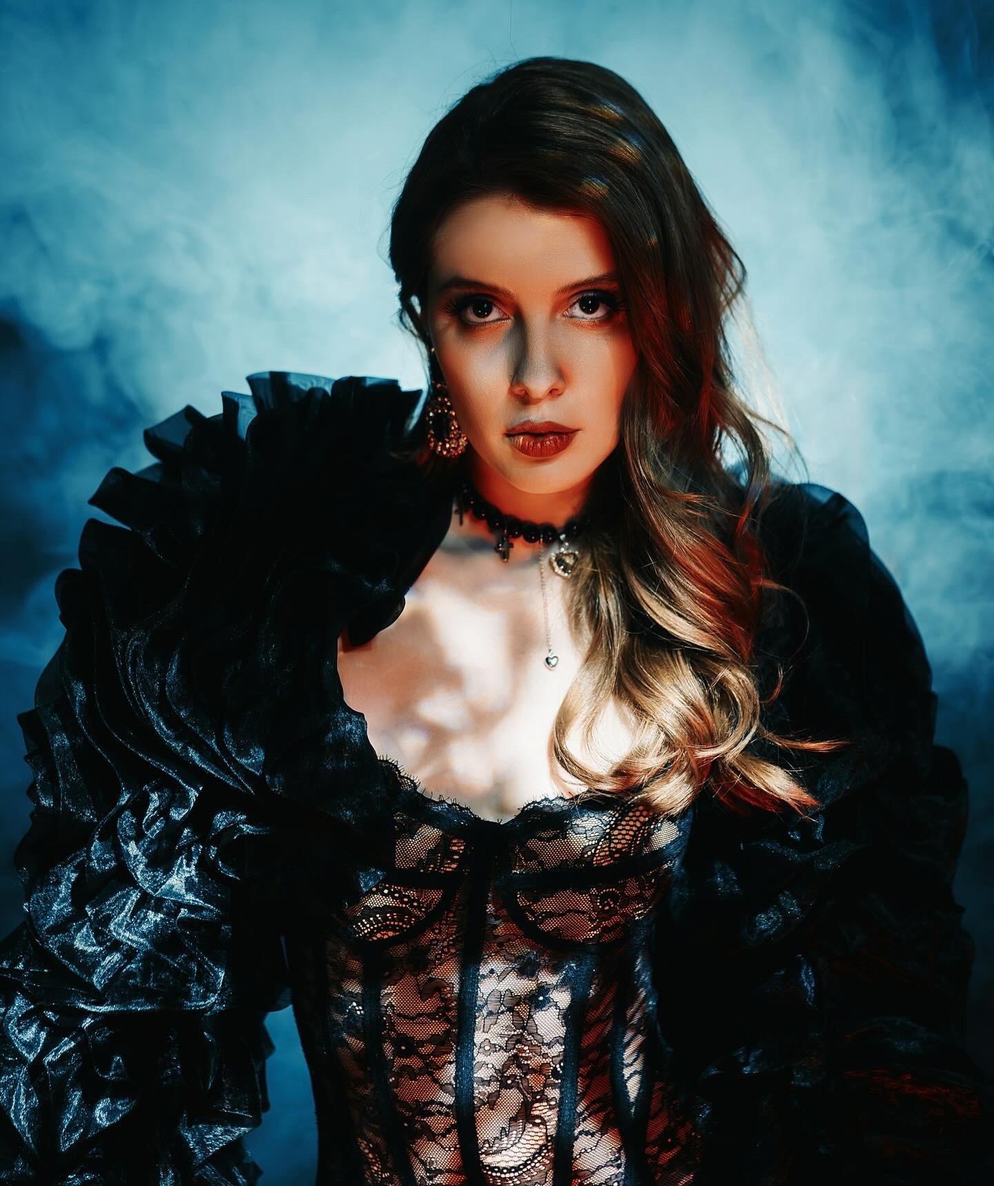 Ваймер на слитых фото в сексуальном наряде на свежих кадрах 2024 года из ТГ.