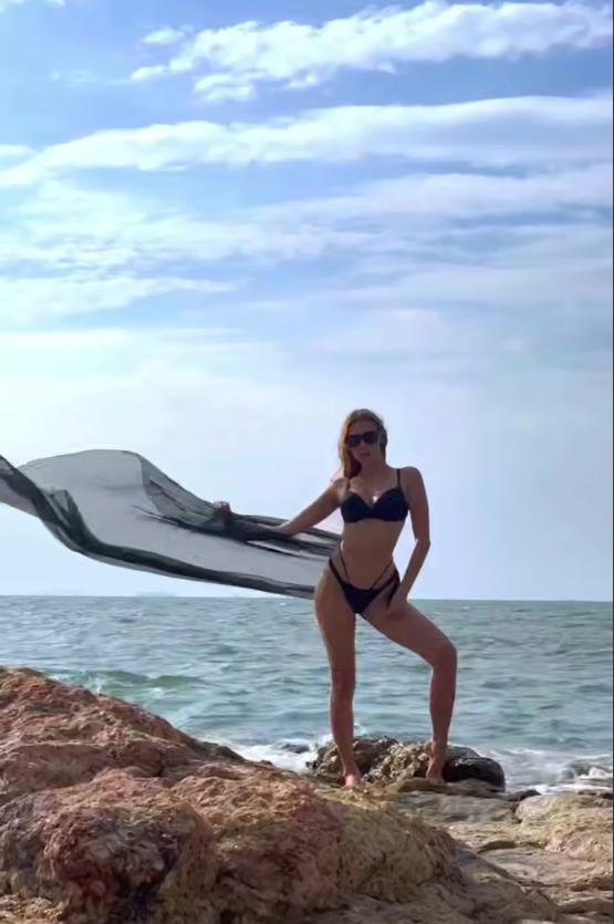 Снимок nastyamulla в купальнике в Тайланде, позирует на фоне моря. Снимок nastyamulla в купальнике в Тайланде, позирует на фоне моря.