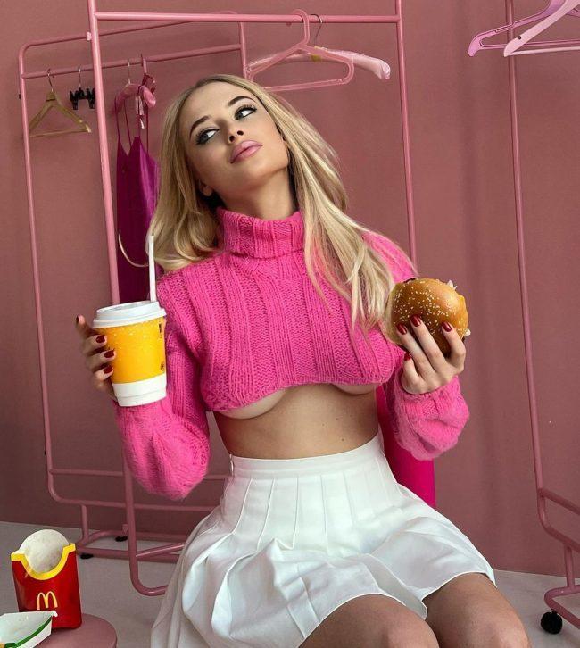 Блондинка Драйв девушка Димы Гордея, не смотря на свою медийность, она умудряется записывать откровенные видео Блондинка Драйв девушка Димы Гордея, не смотря на свою медийность, она умудряется записывать откровенные видео