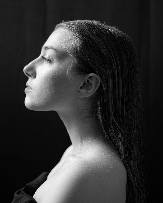 Ещё один ЧБ снимок лица в профиль. Ещё один ЧБ снимок лица в профиль.